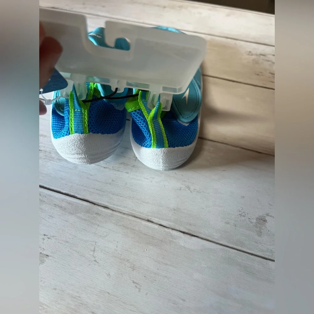 Speedo Kids Water Shoes - Aqua and Neon size 11-12 (XL)